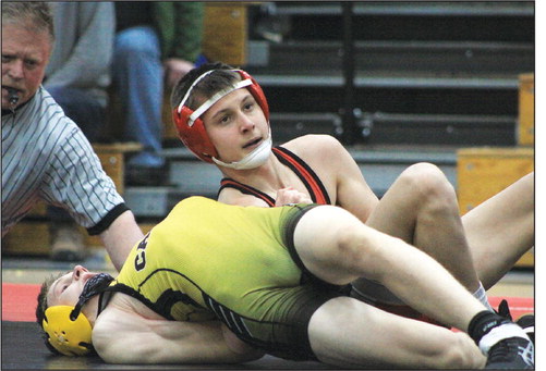 Cadott scores late points to power past NGL wrestlers