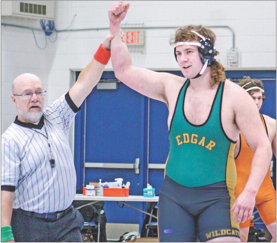 Wrestlers advance to sectionals