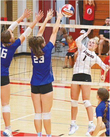 Raiders keep swinging, get by the Hodags in four sets