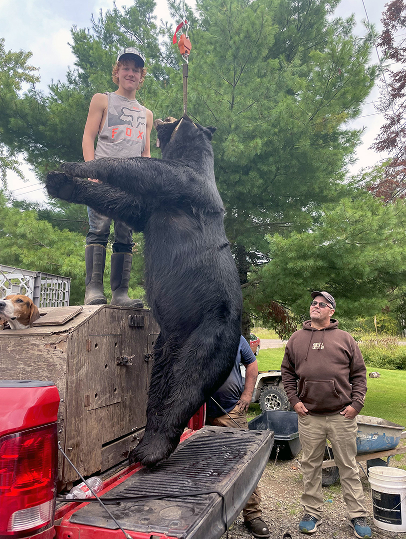 Lake Holcombe High School freshman drops 542-pound bear