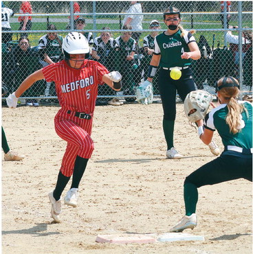 Softball teams soak up some sun, find some success at Slamfest