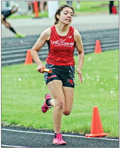 Diaz breaks record, headed to state in 3200-meter run