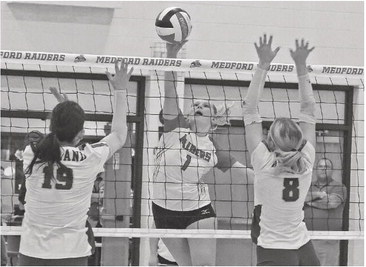 Medford starts volleyball postseason  with a quick 3-0 sweep