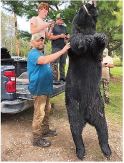 Massive bruin leads Senoraske on the unforgettable hunt of a lifetime